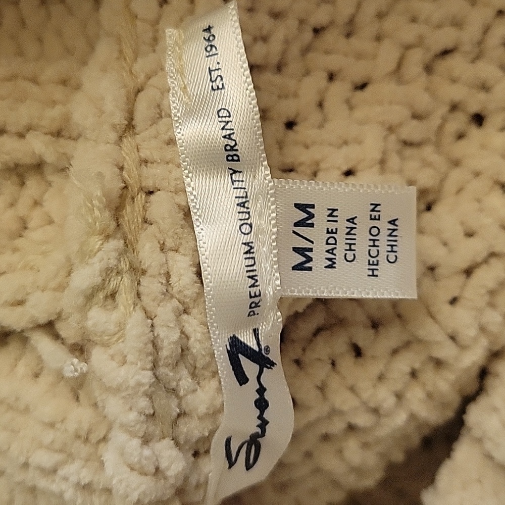 SEVEN7 oversized knit sweater in off white. Size is Medium. - Picture 7 of 8